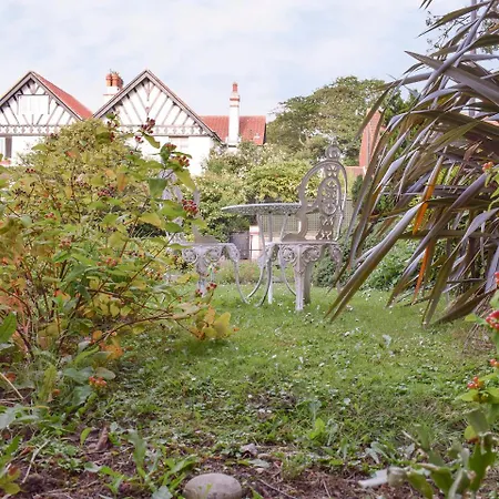 펜션 The Den 휫비