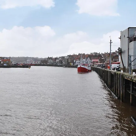 بيت للعطل The Den *